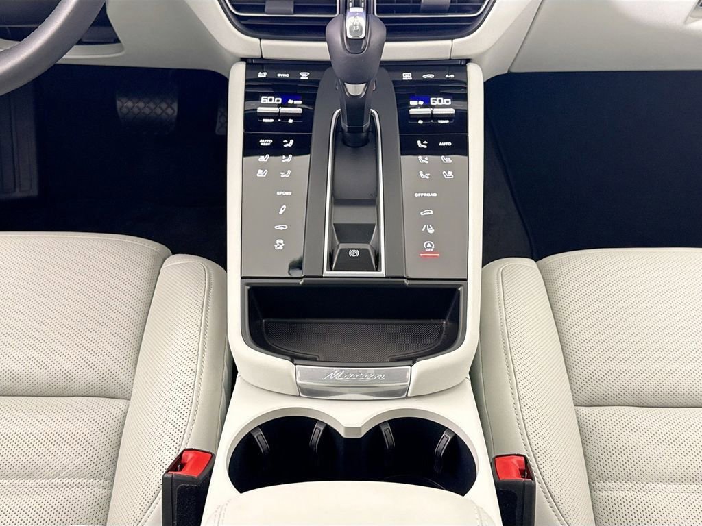 Certified 2025 Porsche Macan S AWD/4WD image 12
