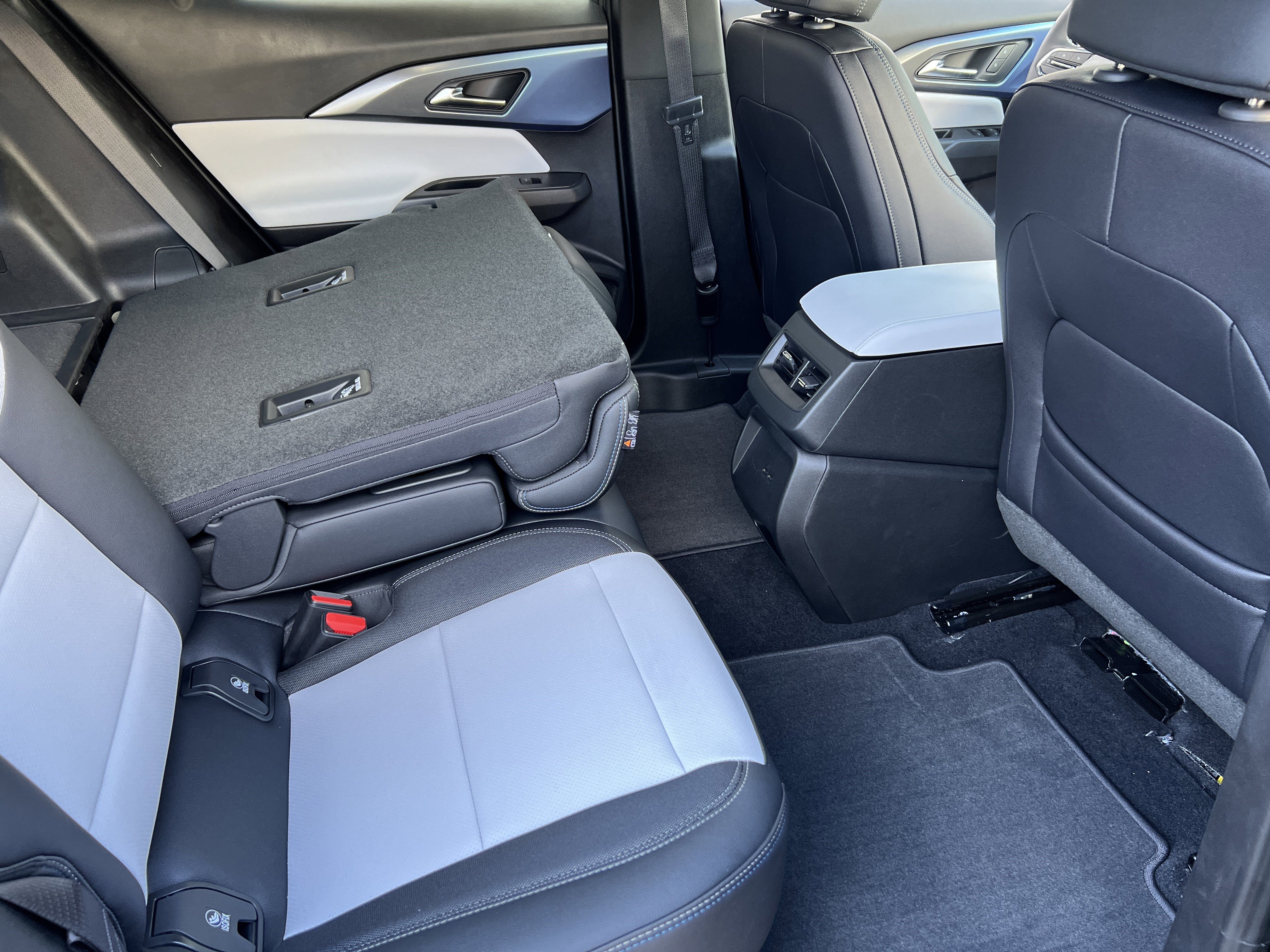 New 2026 Chevrolet Equinox EV LT FWD image 21