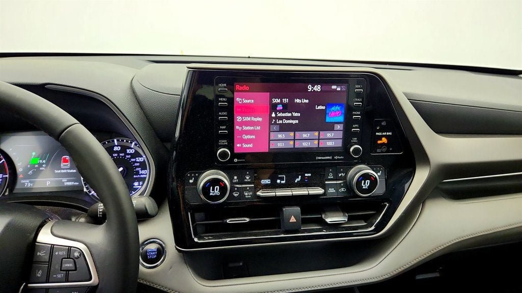 Used 2022 Toyota Highlander XLE AWD/4WD image 17
