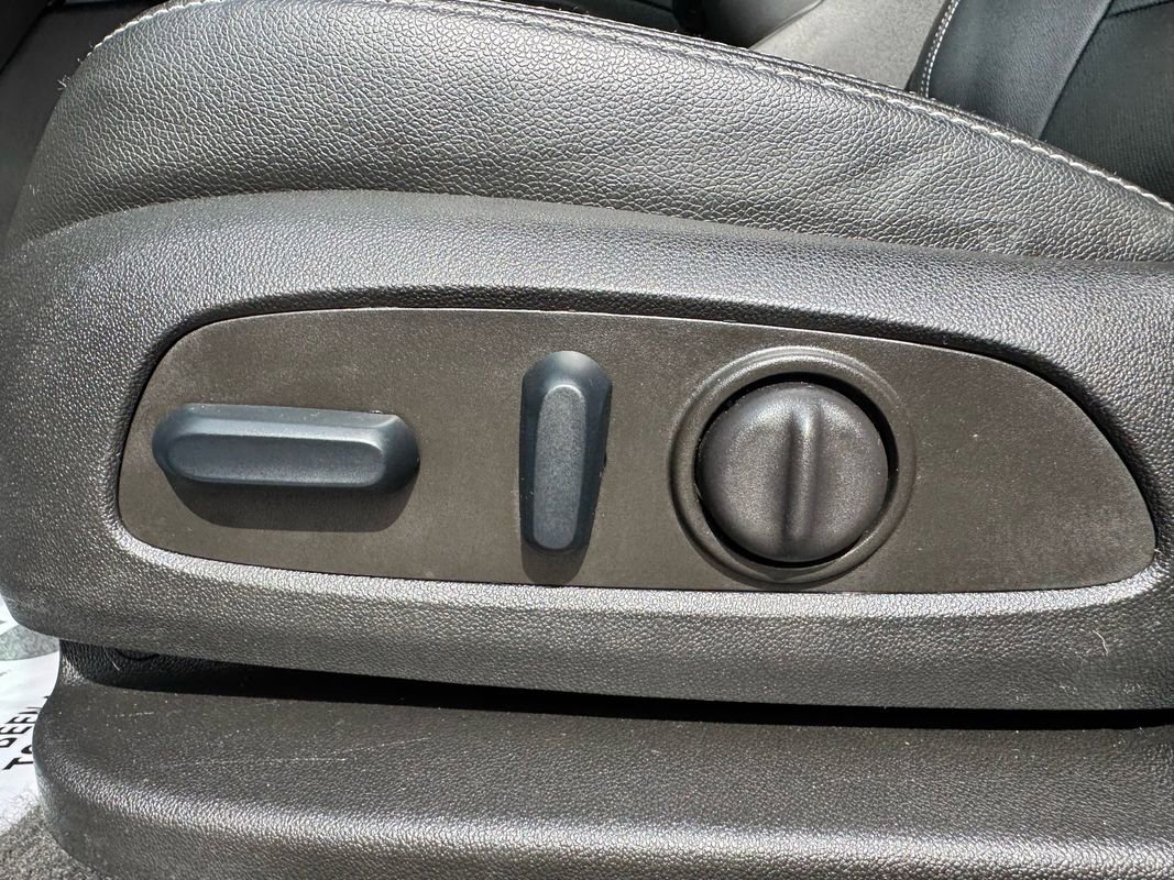 Used 2023 GMC Terrain SLT image 12