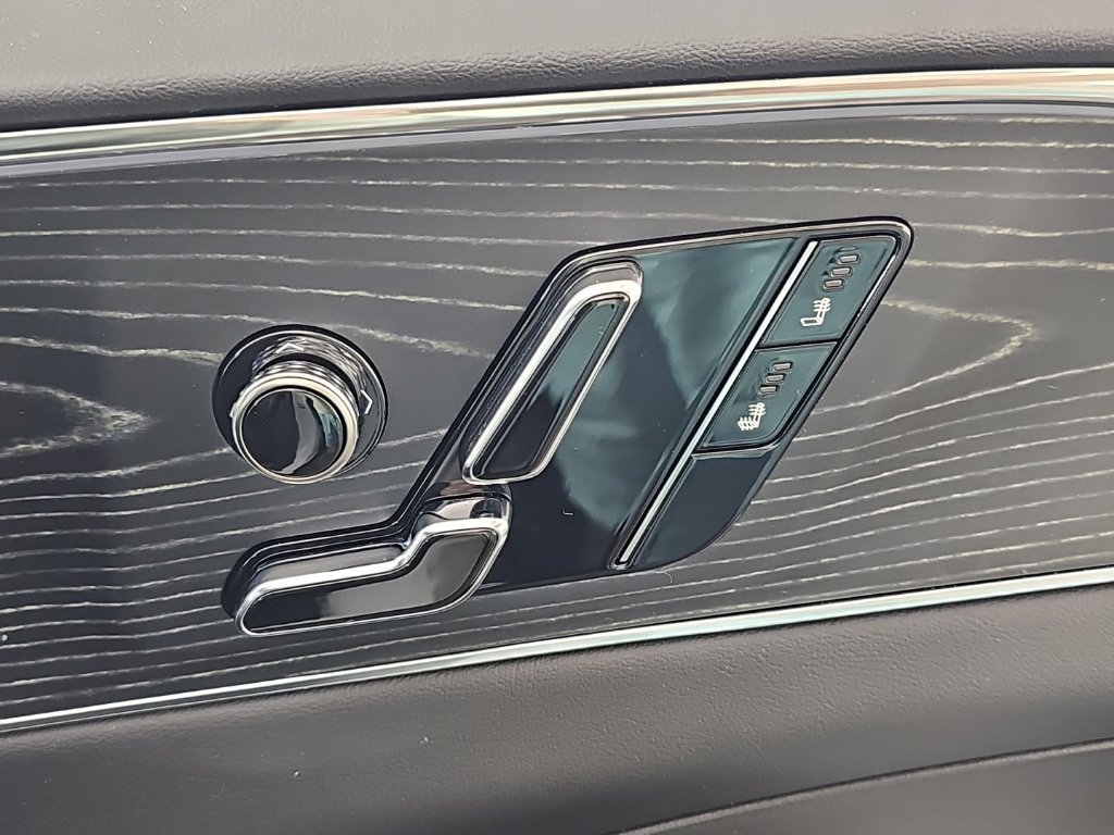 Used 2024 Cadillac Lyriq Sport RWD image 23