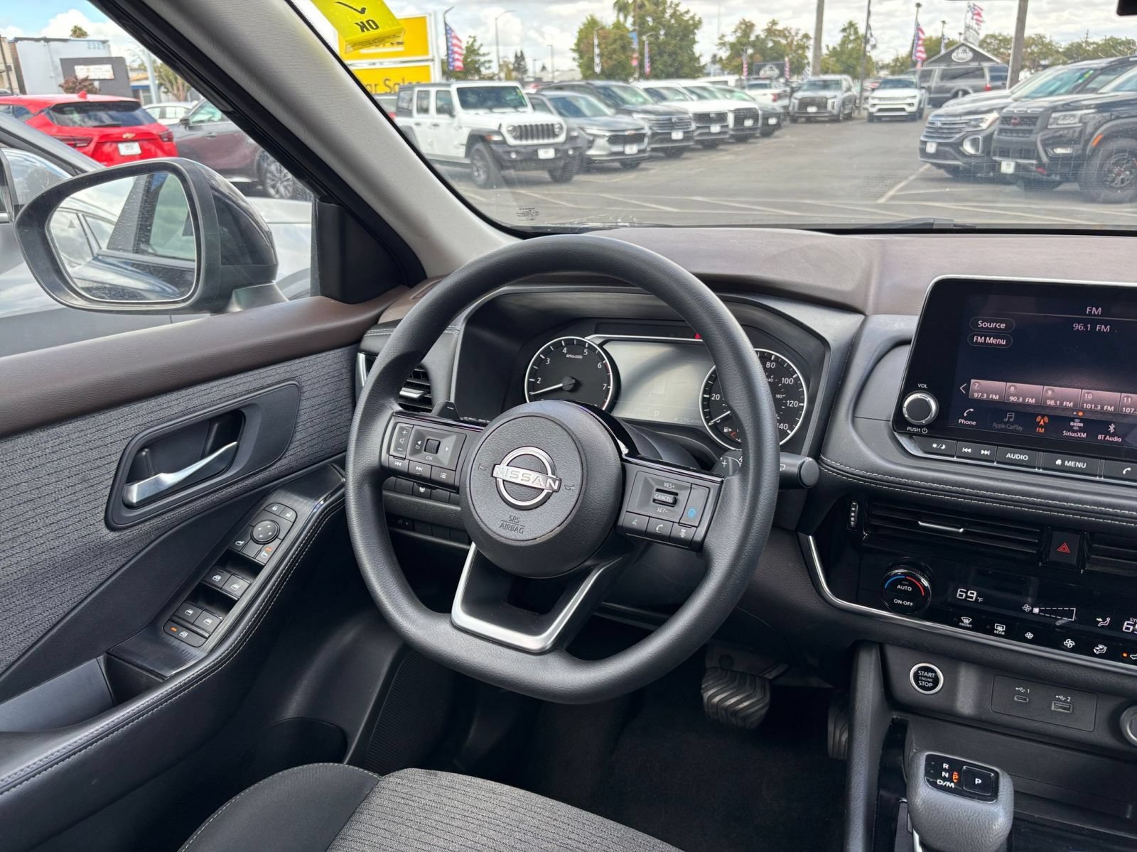 Used 2022 Nissan Rogue SV FWD image 30