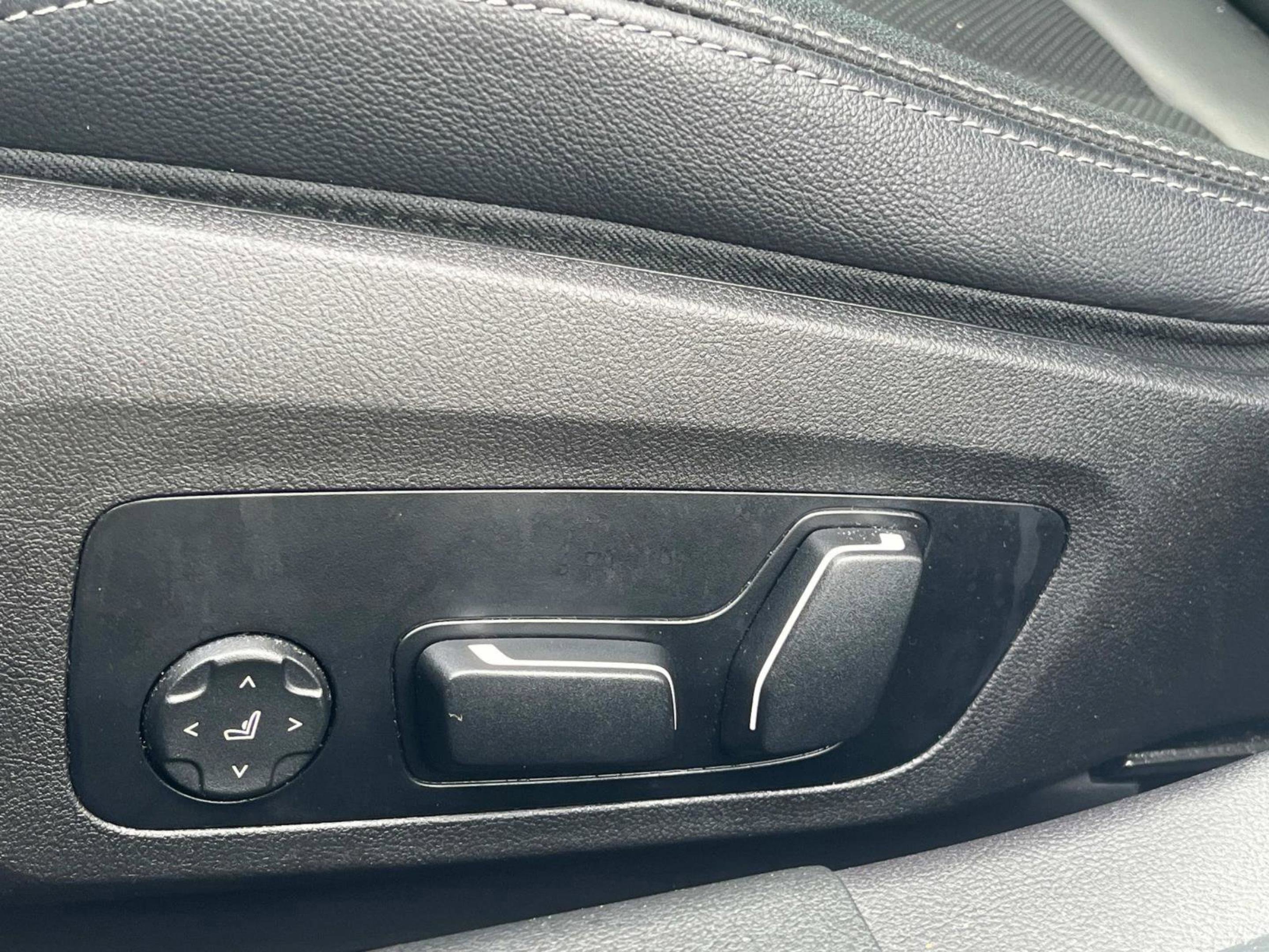 Used 2024 BMW 330e xDrive image 54