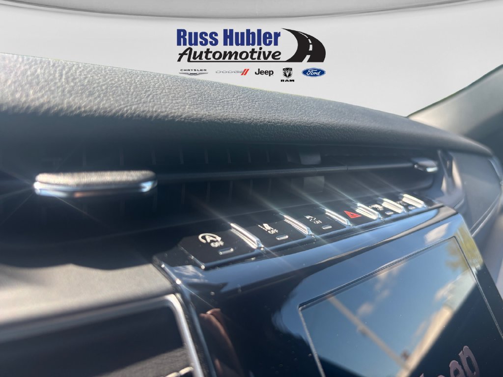 New 2025 Jeep Grand Cherokee Laredo X w/ Luxury Tech Group I AWD/4WD image 16