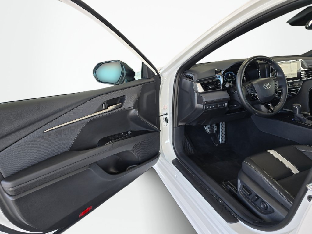 Used 2025 Toyota Camry SE FWD image 30
