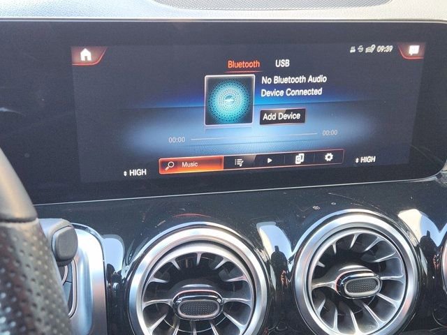 Used 2022 Mercedes-Benz GLB 250 4MATIC image 5