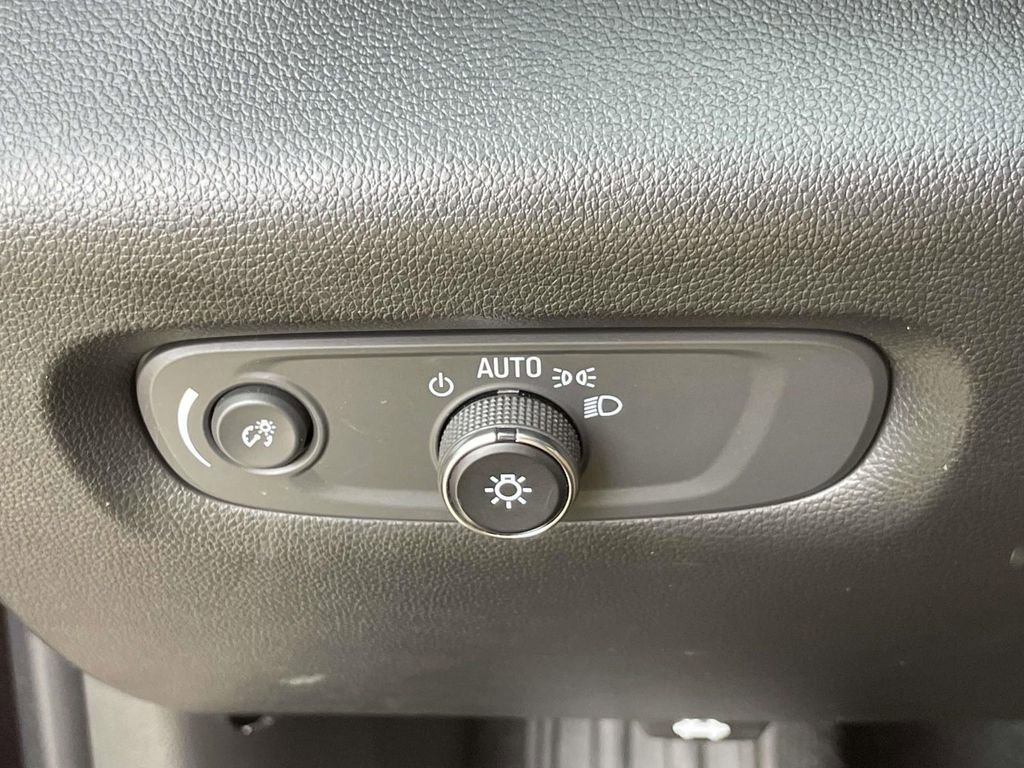 Used 2023 Chevrolet Traverse LT AWD/4WD image 18