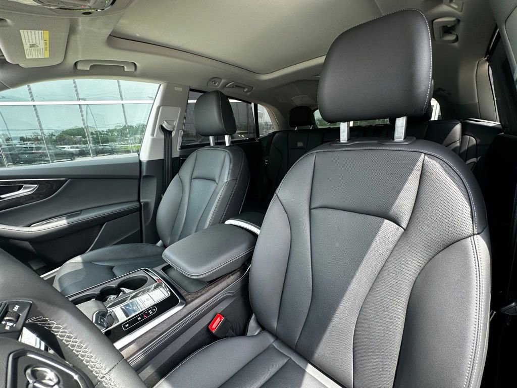 Used 2023 Audi Q8 Prestige AWD/4WD image 9