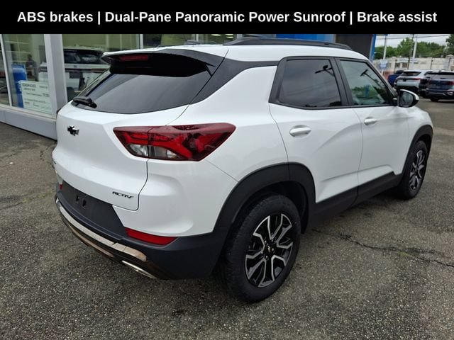 Used 2023 Chevrolet TrailBlazer ACTIV w/ Sun and Liftgate Package FWD image 10