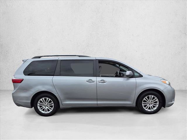Used 2015 Toyota Sienna XLE FWD image 4