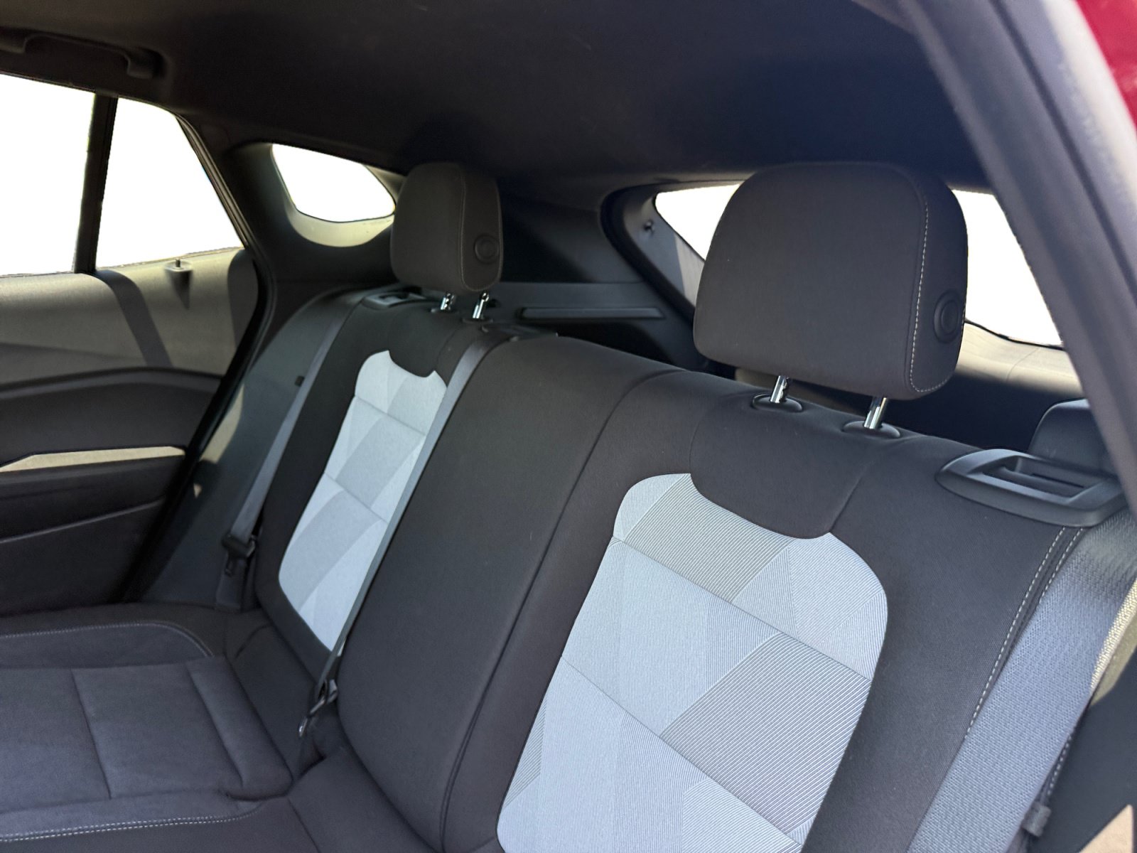 Used 2024 Chevrolet Trax RS w/ Sunroof Package FWD image 16