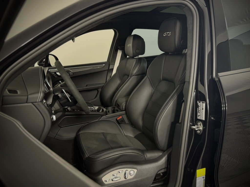 New 2026 Porsche Macan GTS image 5