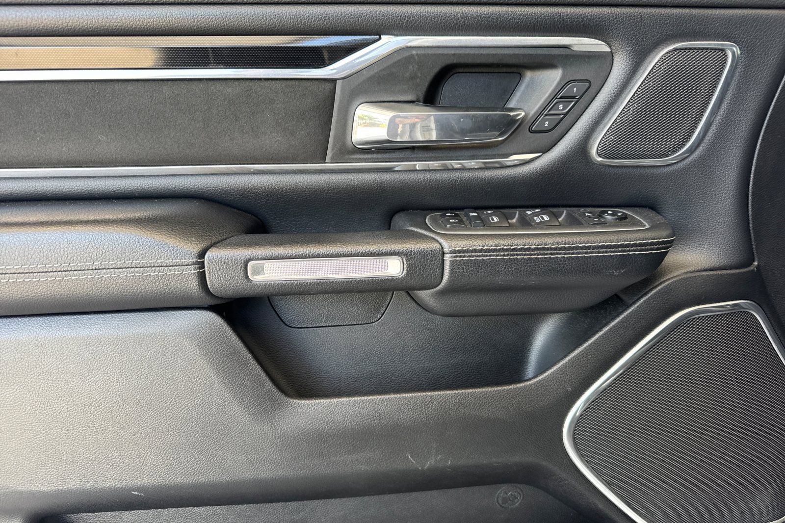 Used 2021 RAM 1500 Laramie AWD/4WD image 11