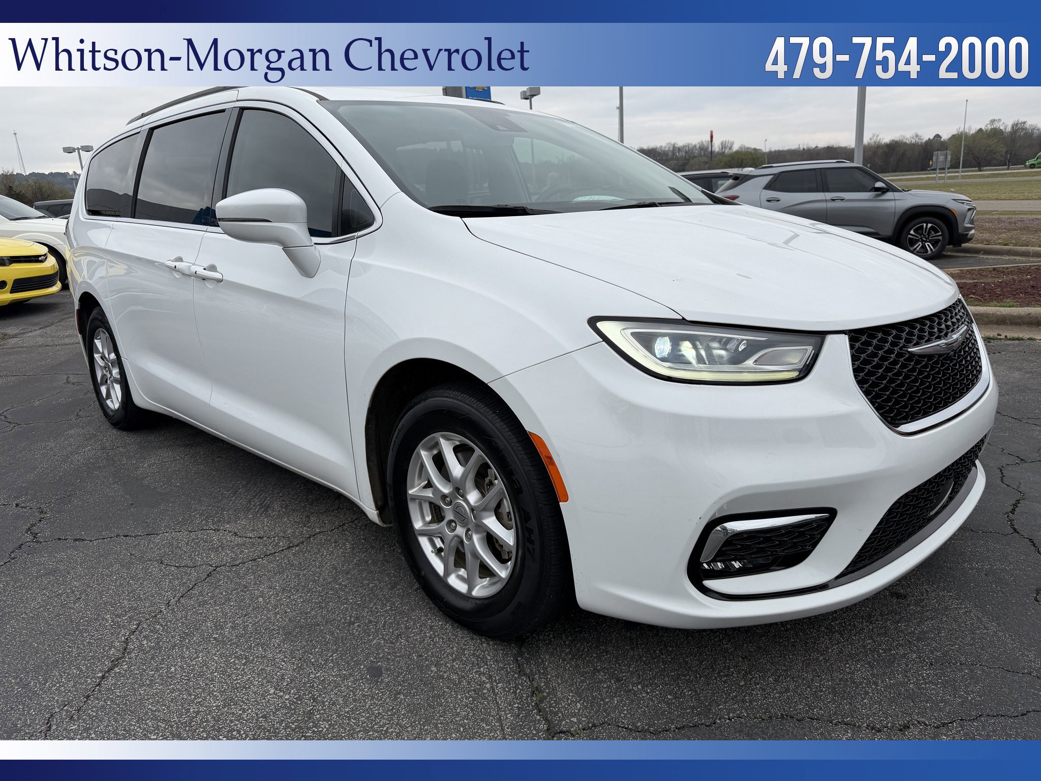 Used 2022 Chrysler Pacifica Touring-L FWD image 3