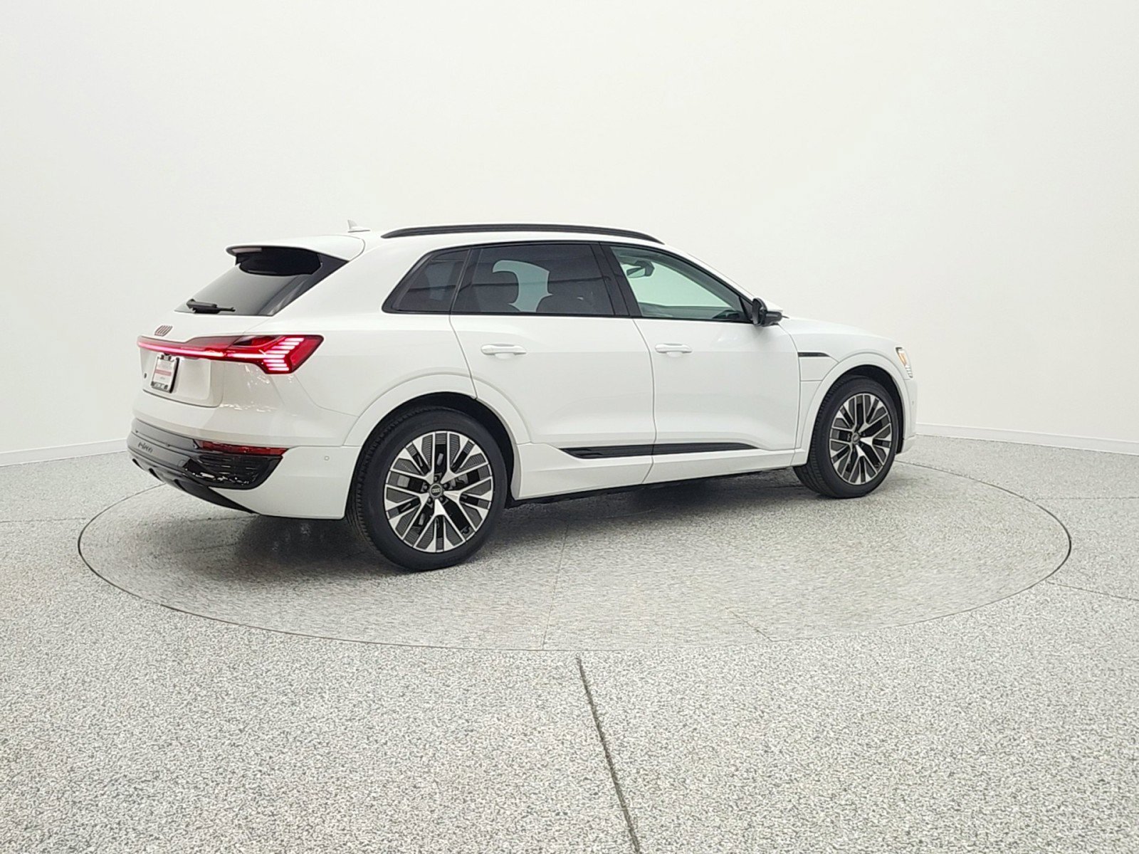 Used 2024 Audi Q8 e-tron Premium Plus w/ Premium Plus Package image 5