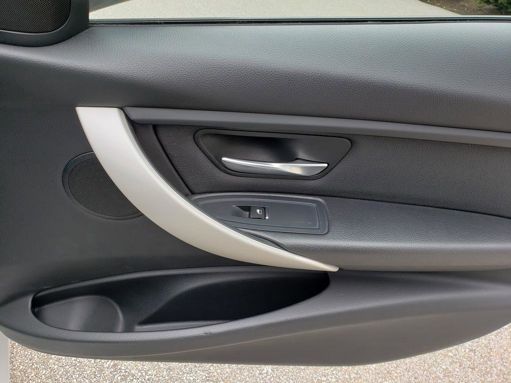 Used 2018 BMW 320i xDrive Sedan image 17