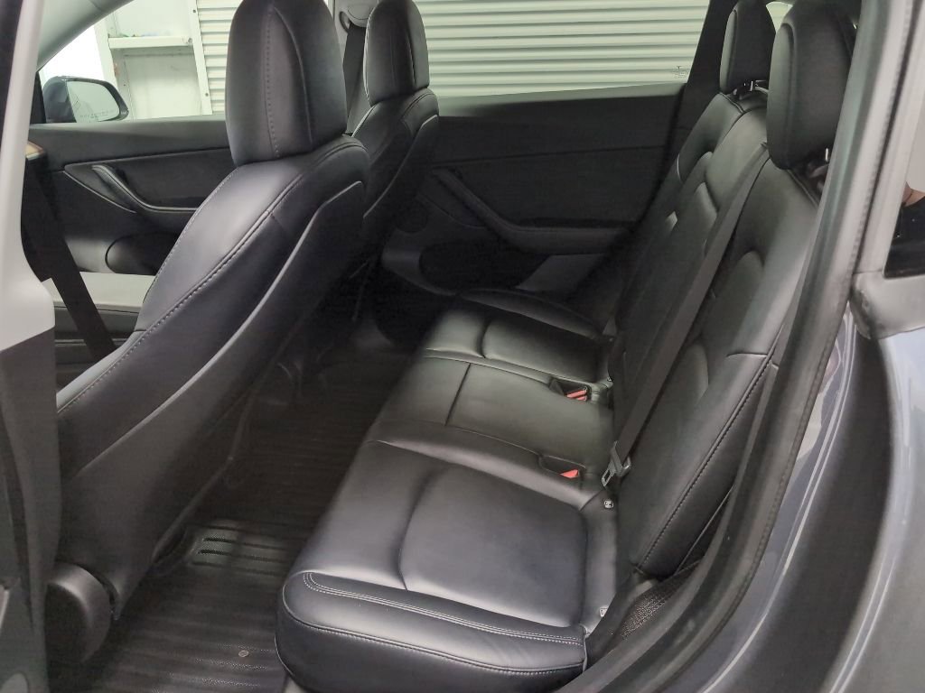 Used 2021 Tesla Model Y Long Range AWD/4WD image 24