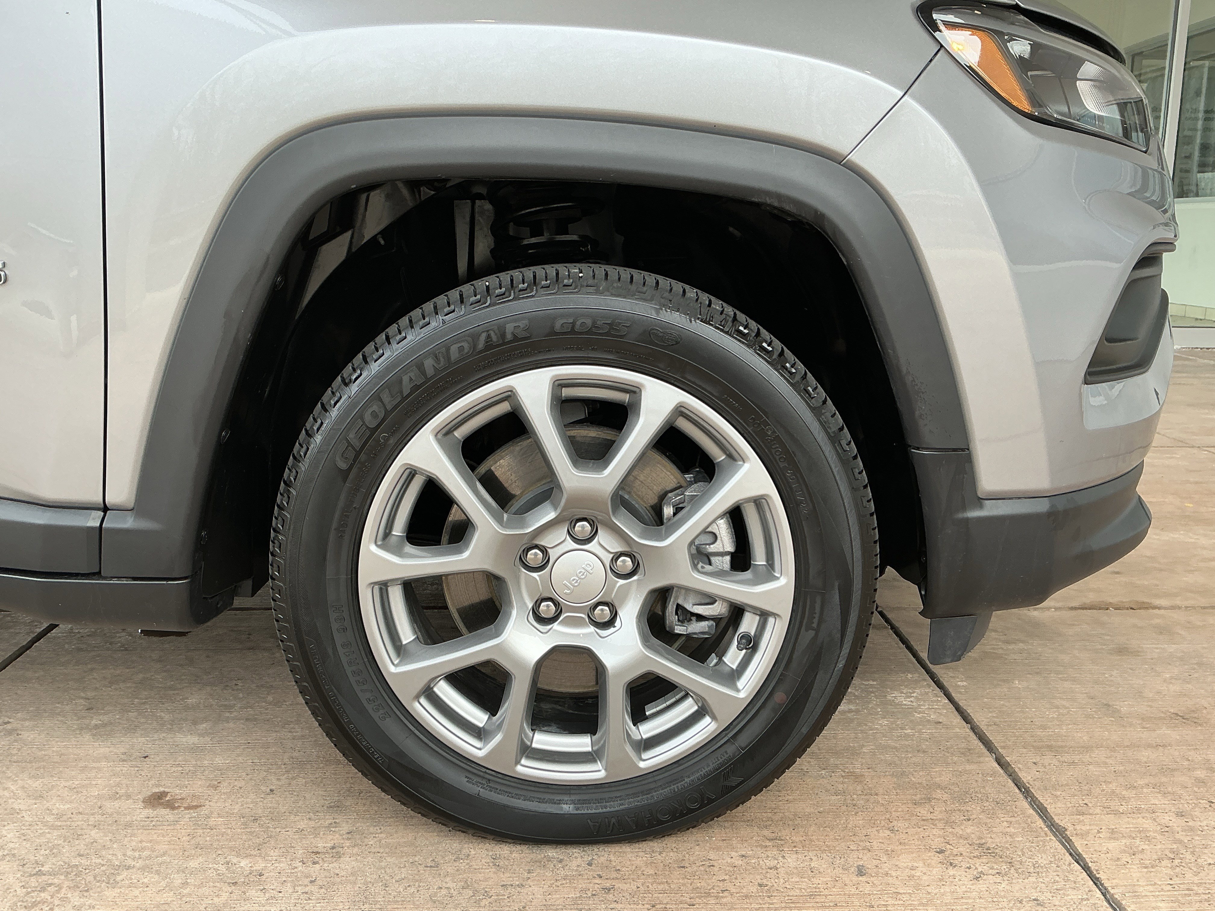 Used 2023 Jeep Compass Latitude image 28