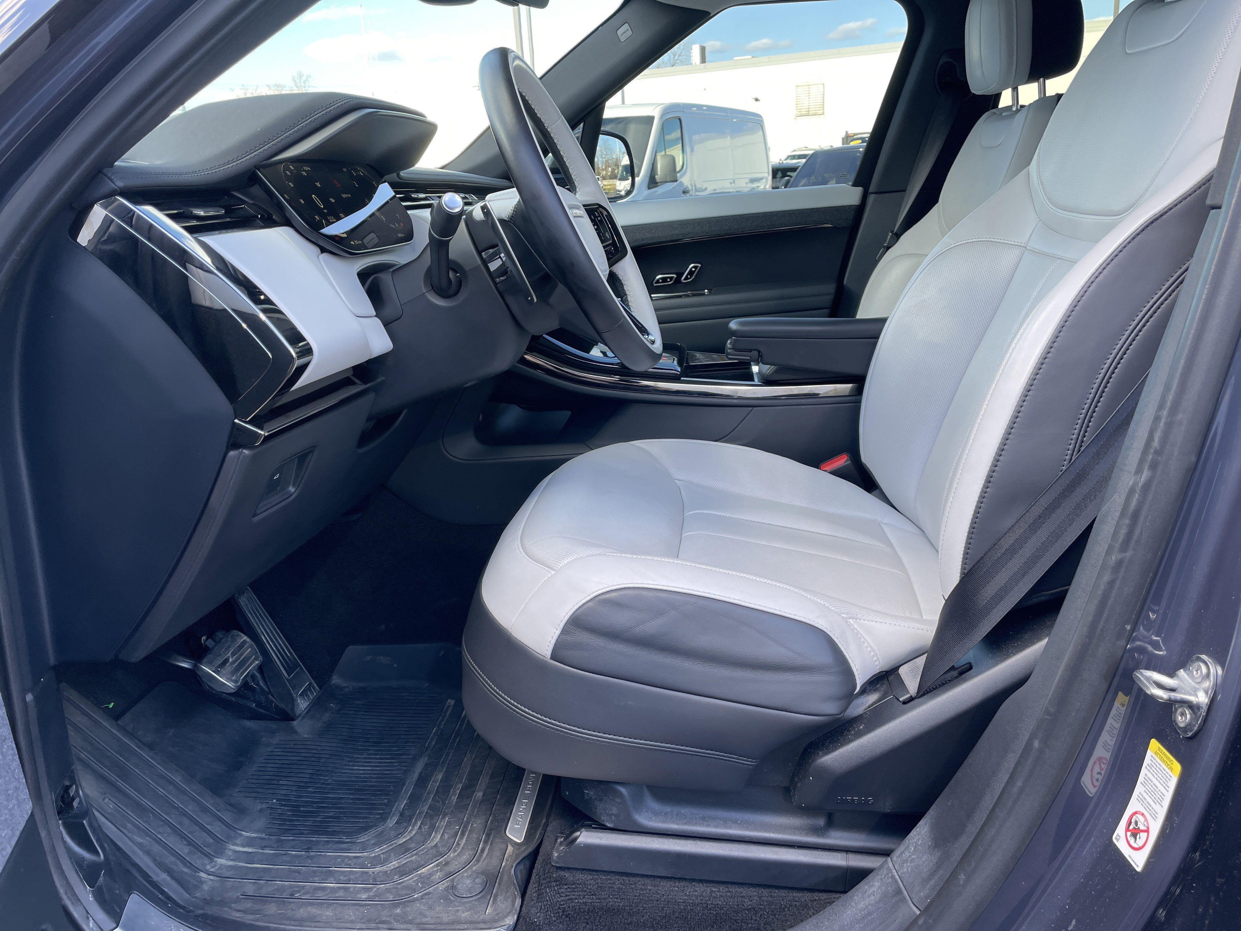 Used 2024 Land Rover Range Rover Sport Dynamic SE image 41