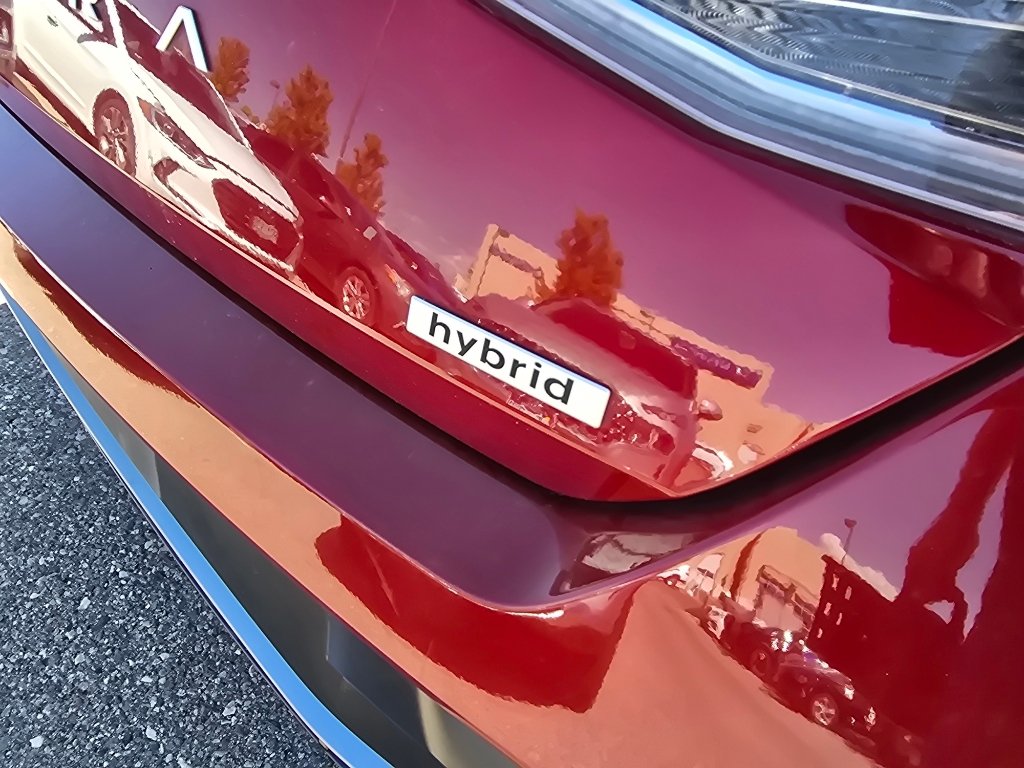 Used 2025 Hyundai Elantra Limited FWD image 10