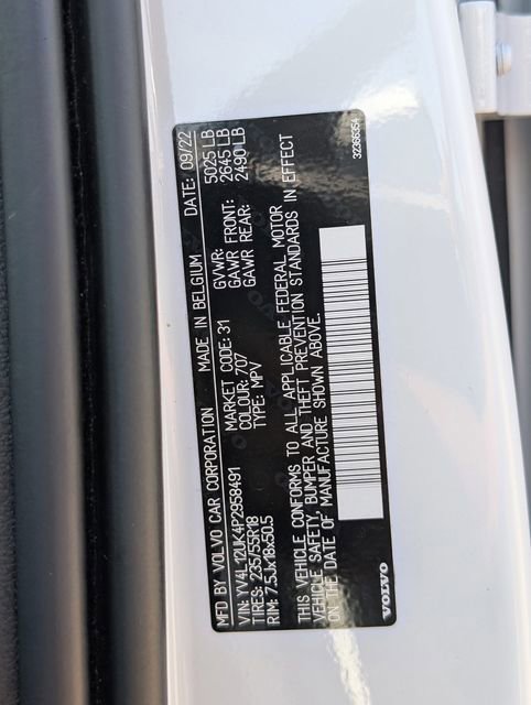 Used 2023 Volvo XC40 B5 Core image 28