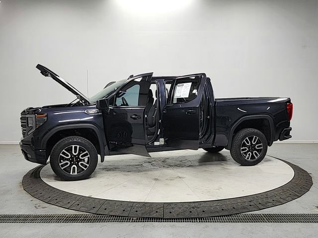Used 2025 GMC Sierra 1500 AT4 w/ Technology Package AWD/4WD image 12