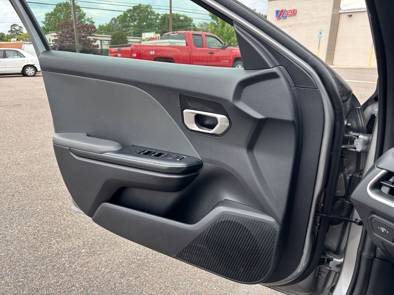 Used 2025 Kia K4 FWD image 18