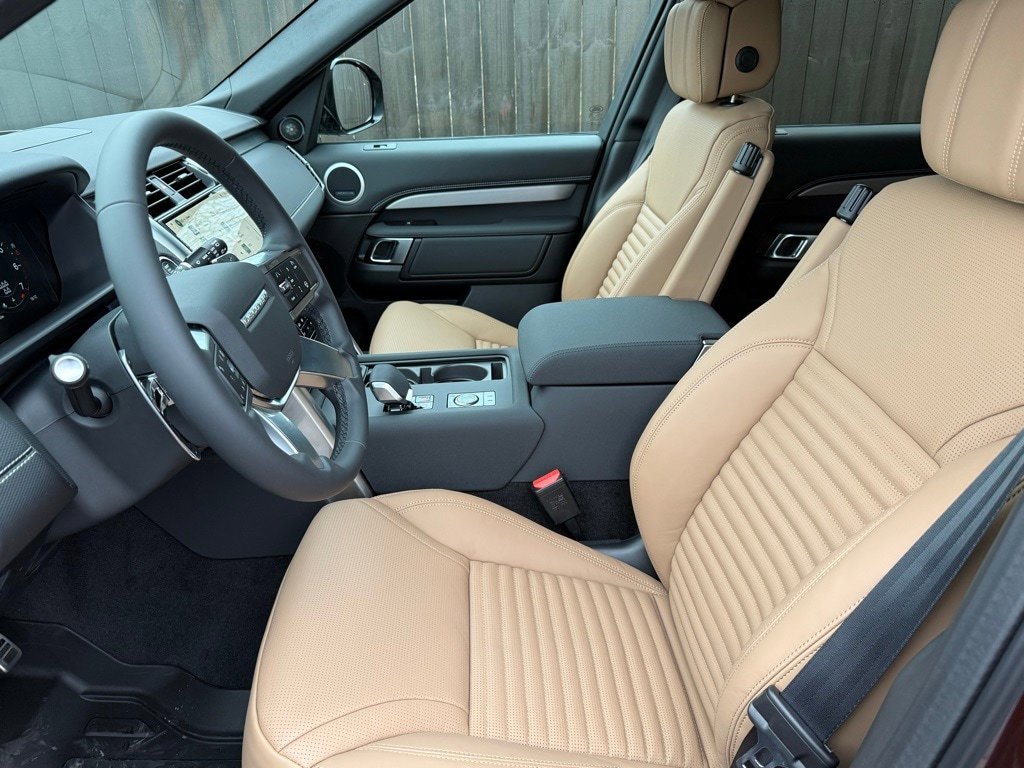 New 2026 Land Rover Discovery Limited Edition AWD/4WD image 11