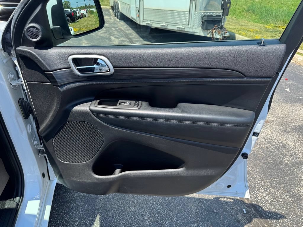 Used 2021 Jeep Grand Cherokee Laredo X AWD/4WD image 17