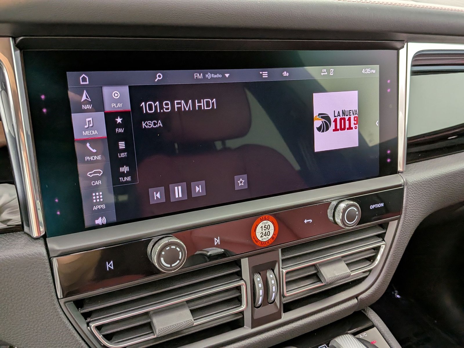 Certified 2025 Porsche Macan S AWD/4WD image 17