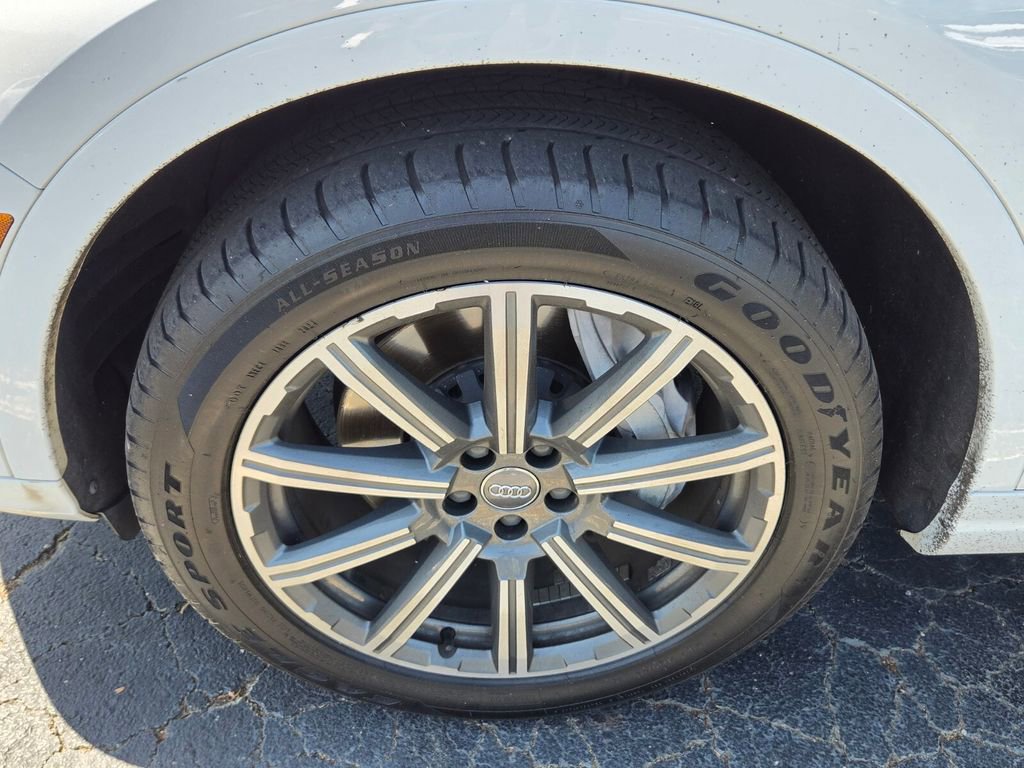 Used 2017 Audi Q7 3.0T Premium Plus w/ Premium Plus Package image 11