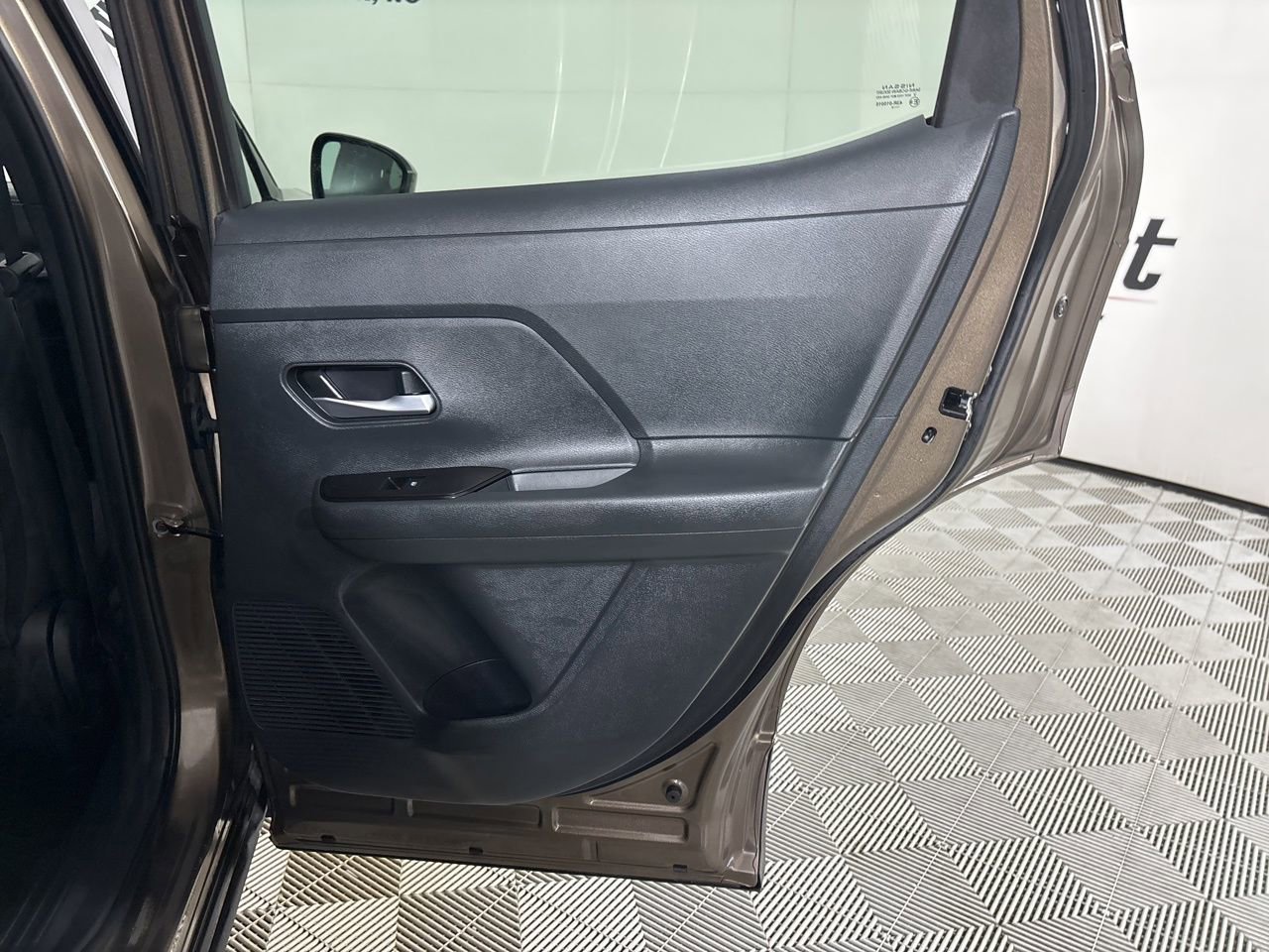 Used 2025 Nissan Kicks SV image 21