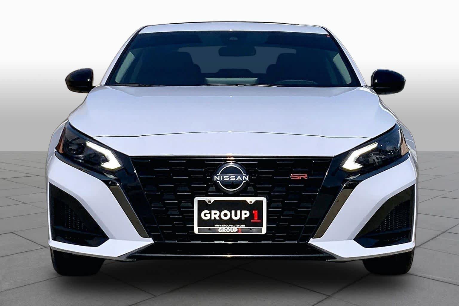 Used 2024 Nissan Altima 2.5 SR w/ SR Premium Package FWD image 4
