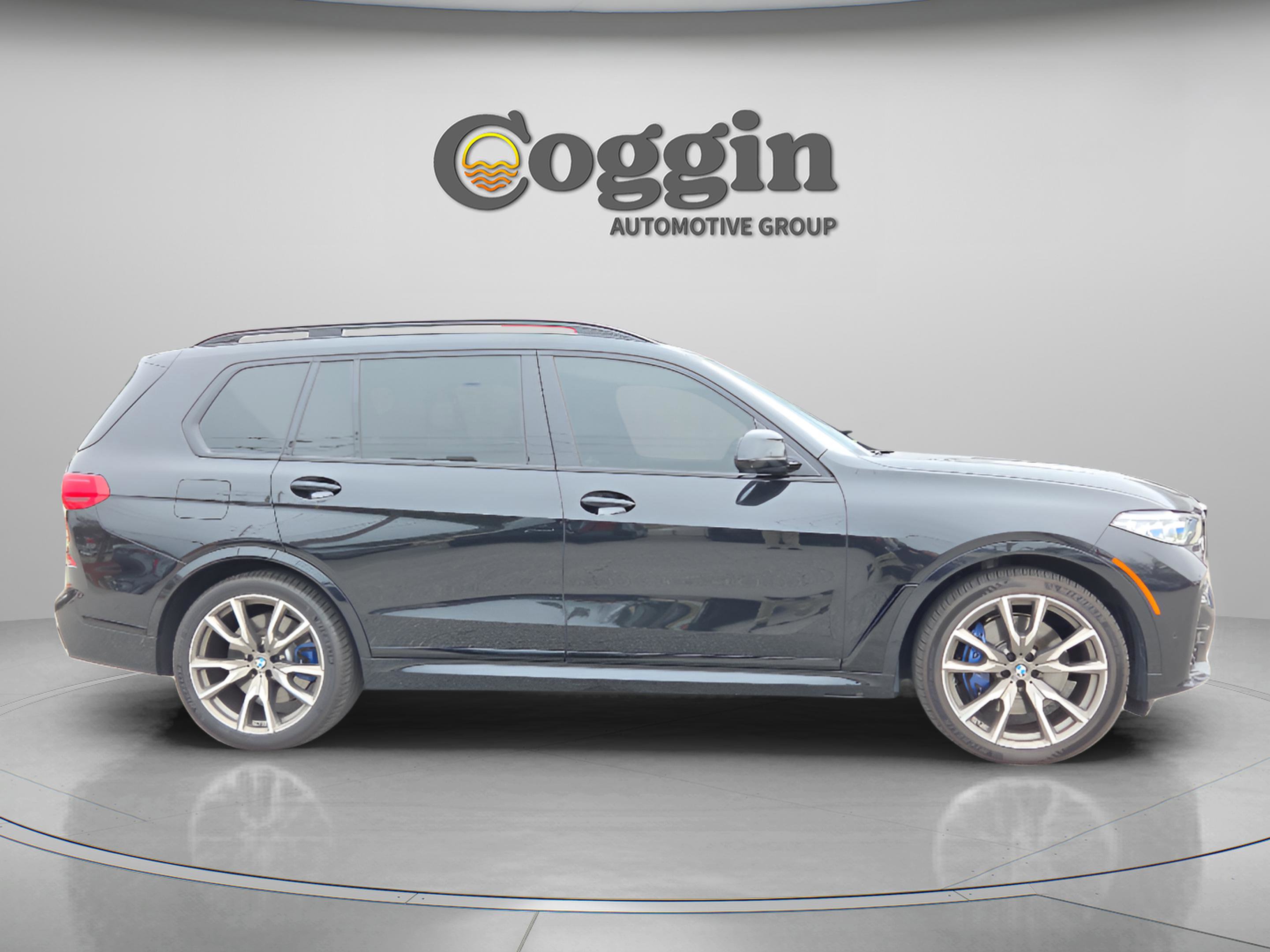 Used 2022 BMW X7 M50i w/ Luxury Seating Package image 7