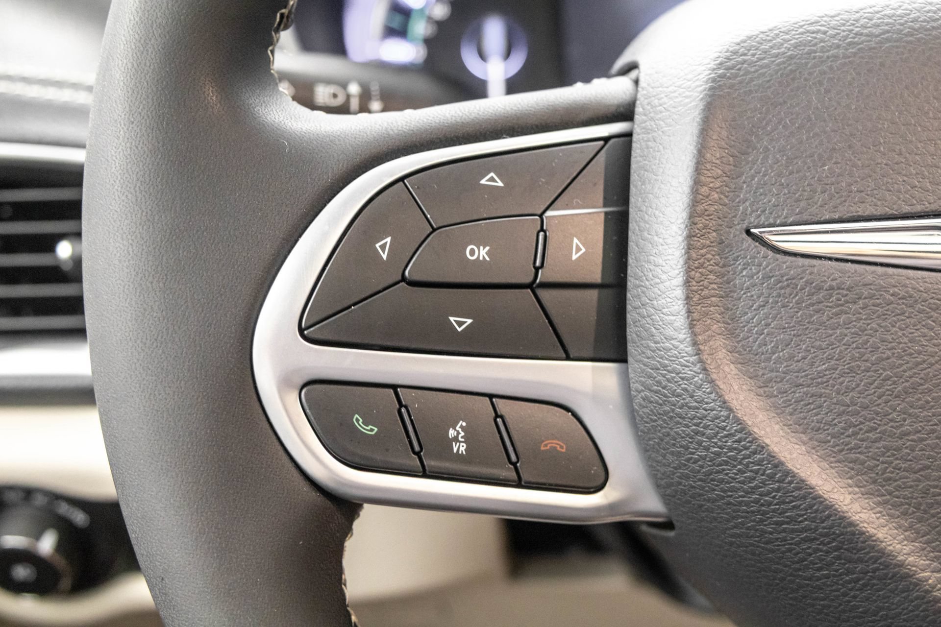 Used 2023 Chrysler Pacifica Limited FWD image 19