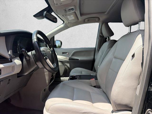 Used 2018 Toyota Sienna XLE FWD image 11