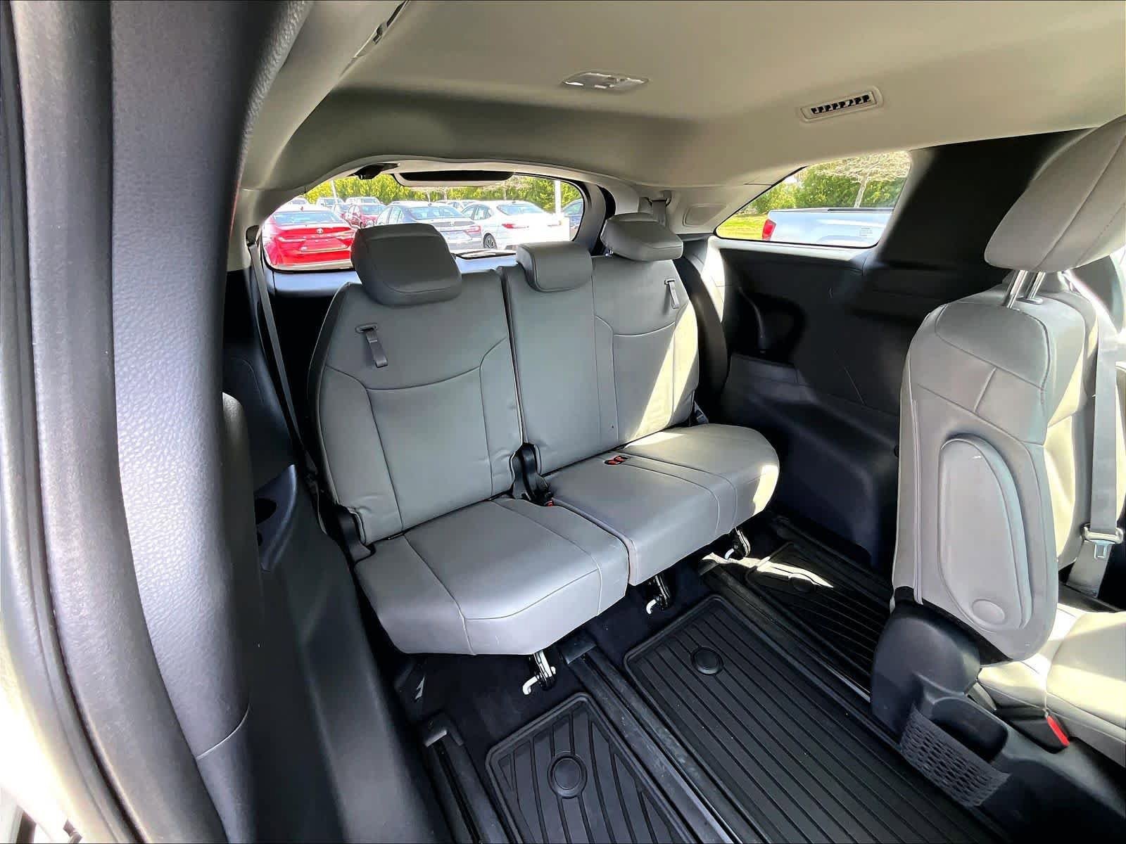 Used 2025 Toyota Sienna XLE w/ XLE Plus Package image 17