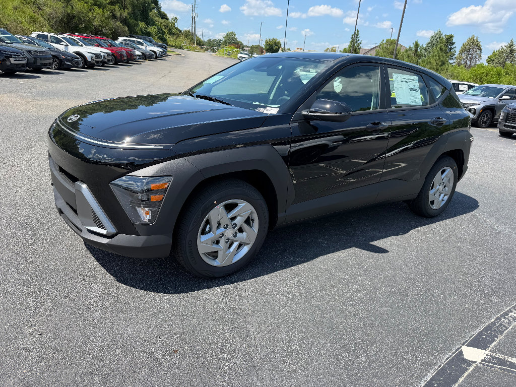 New 2027 Hyundai Kona SE FWD image 1