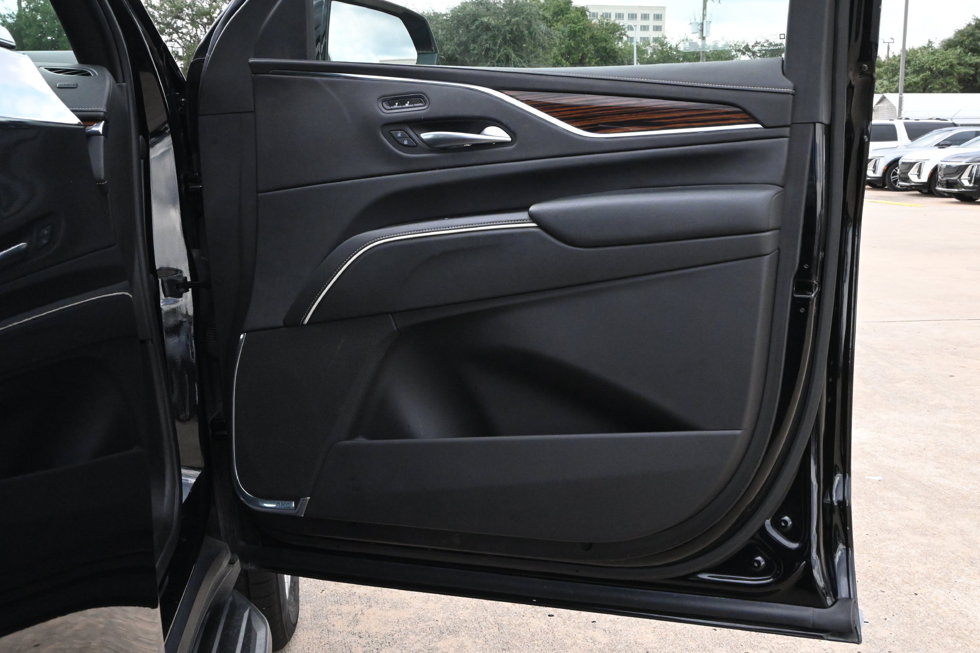Certified 2022 Cadillac Escalade ESV Luxury RWD image 25