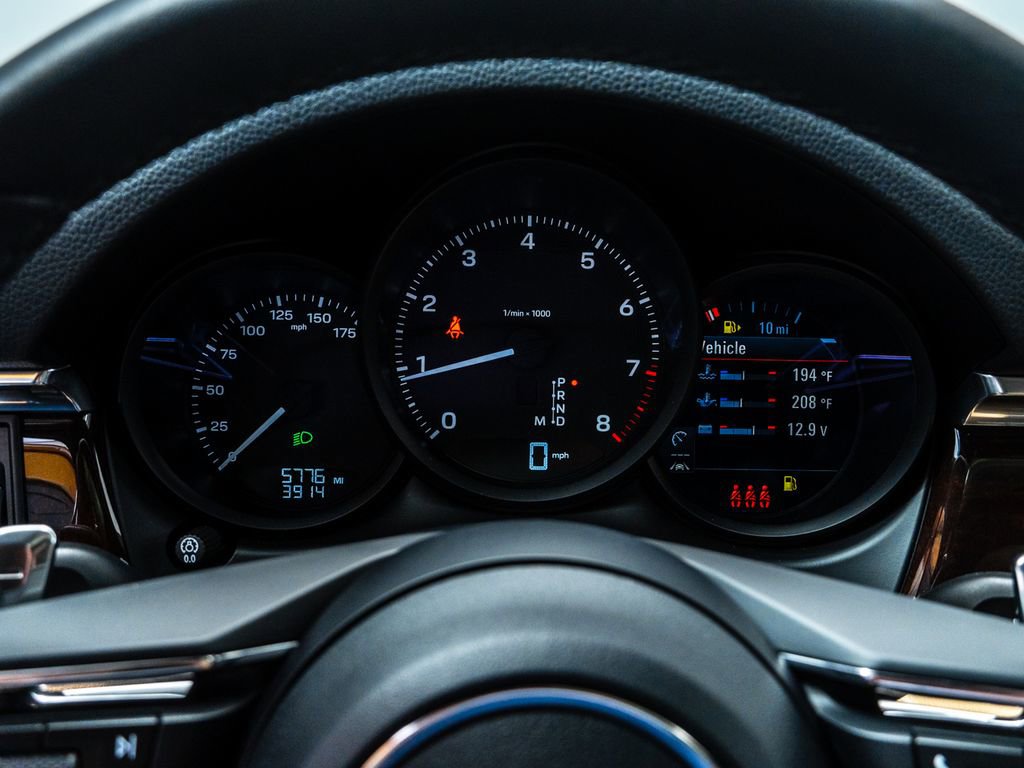 Used 2025 Porsche Macan image 15