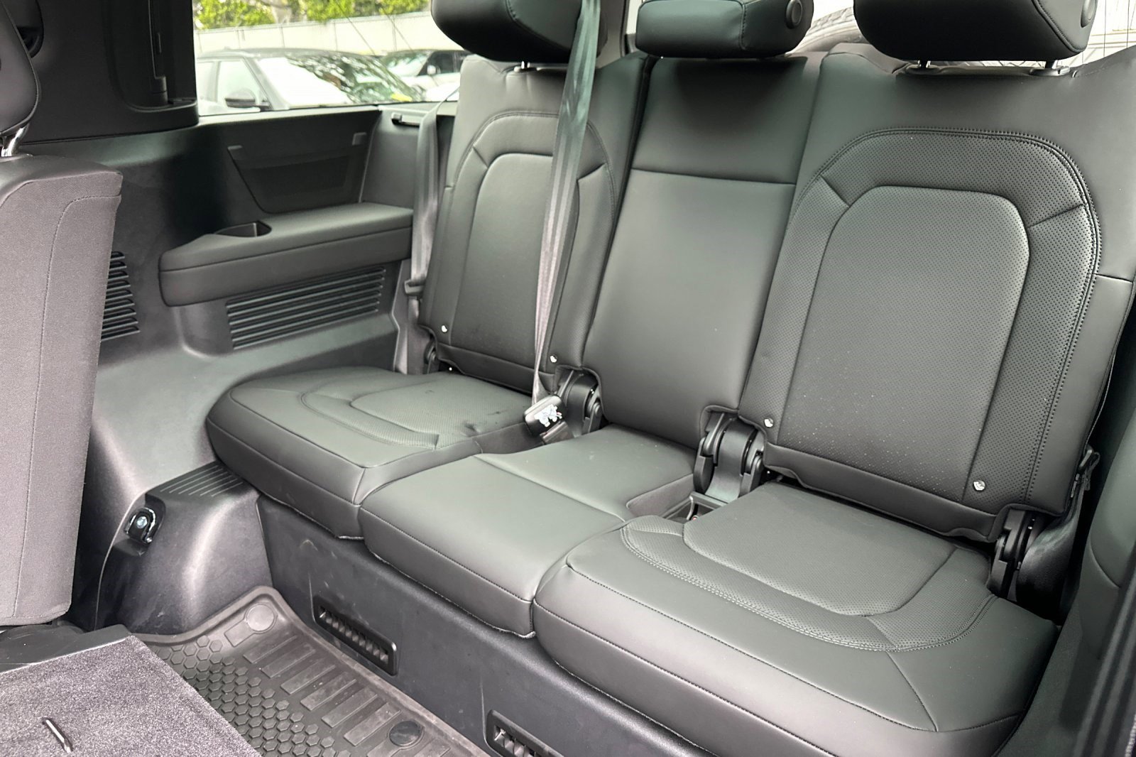 Used 2025 Land Rover Defender 130 S image 33