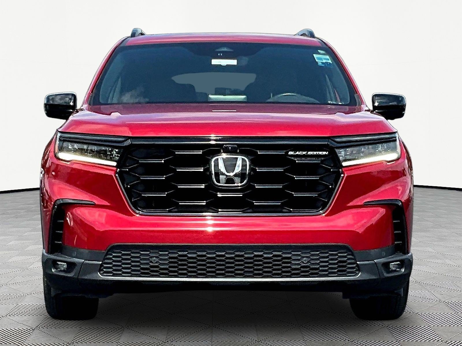Used 2025 Honda Pilot Black Edition image 2