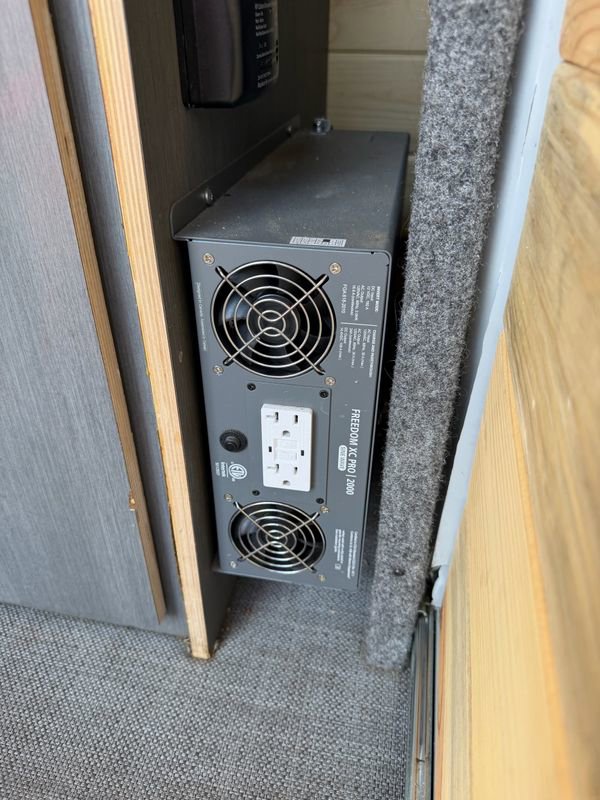 Used 2020 Ford Transit 250 148 High Roof RWD image 40