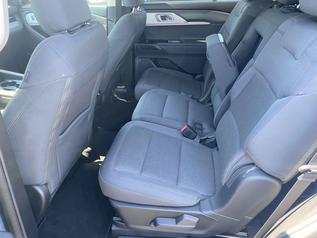 Used 2025 Ford Explorer Active RWD image 11