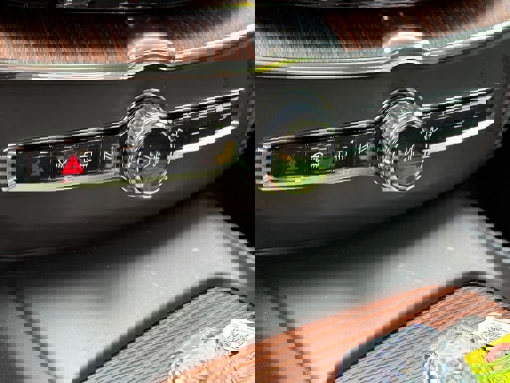 Used 2023 Volvo XC60 B5 Ultimate w/ Climate Package image 22