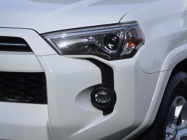 Used 2022 Toyota 4Runner SR5 Premium w/ Moonroof Package RWD image 17