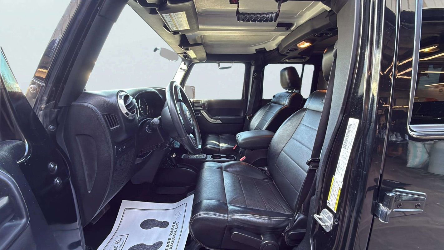 Used 2012 Jeep Wrangler Unlimited Rubicon w/ Connectivity Group image 13