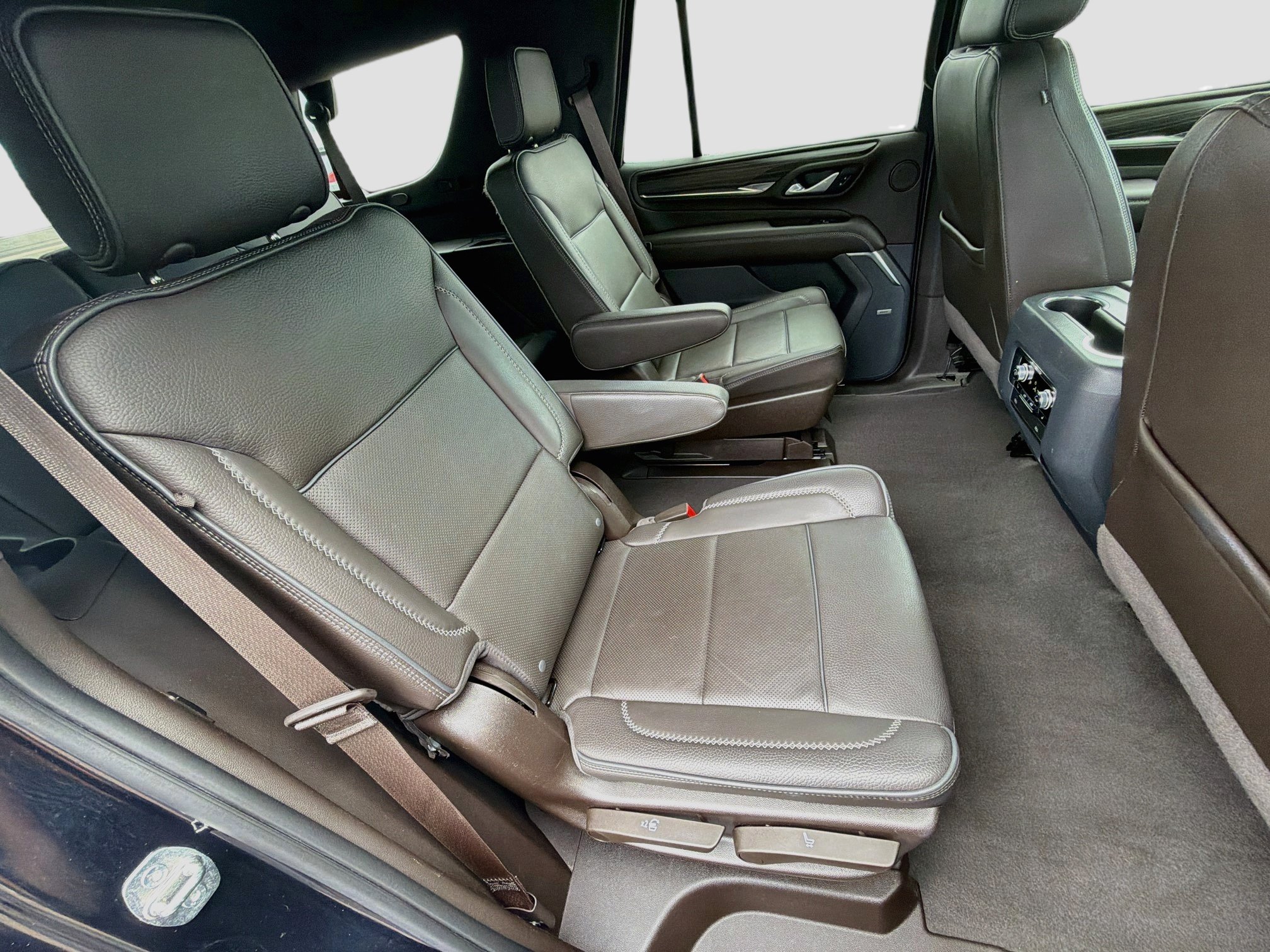 Used 2022 GMC Yukon Denali w/ Denali Premium Package RWD image 30