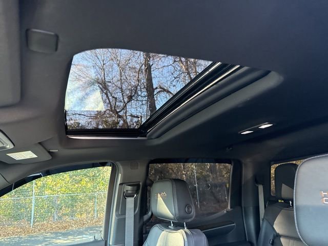 Used 2025 Chevrolet Silverado 1500 High Country image 39