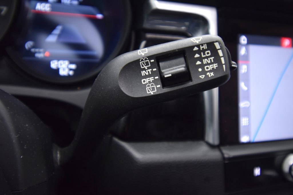Used 2022 Porsche Macan image 38